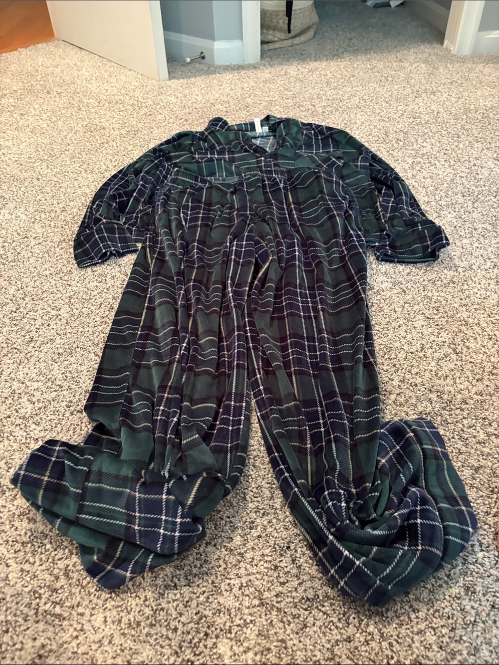 Women's Green Plaid Long-Sleeve Pajama Set